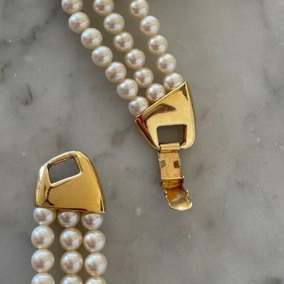 NAPIER Vintage 3 Strand Faux Pearl Enamel Accent Gold Tone Necklace - Picture 11 of 16